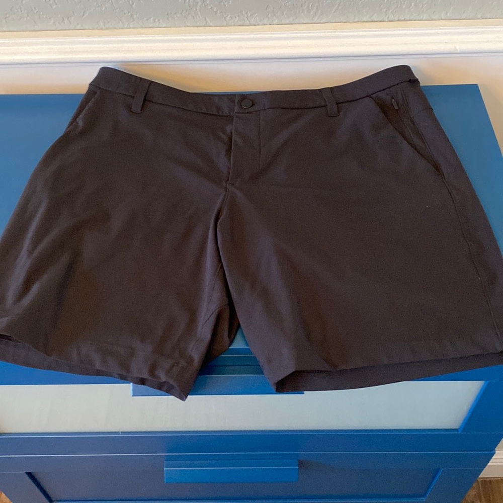 Lululemon commission short 9”